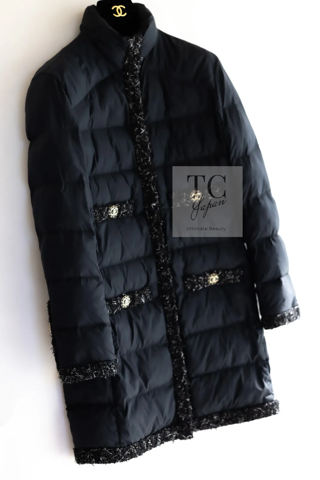 CHANEL 18A Black Metallic Trim Puffer Jacket Coat 34 シャネル ブラック メタリック トリム ココボタン 中綿ダウン ジャケット コート 即発