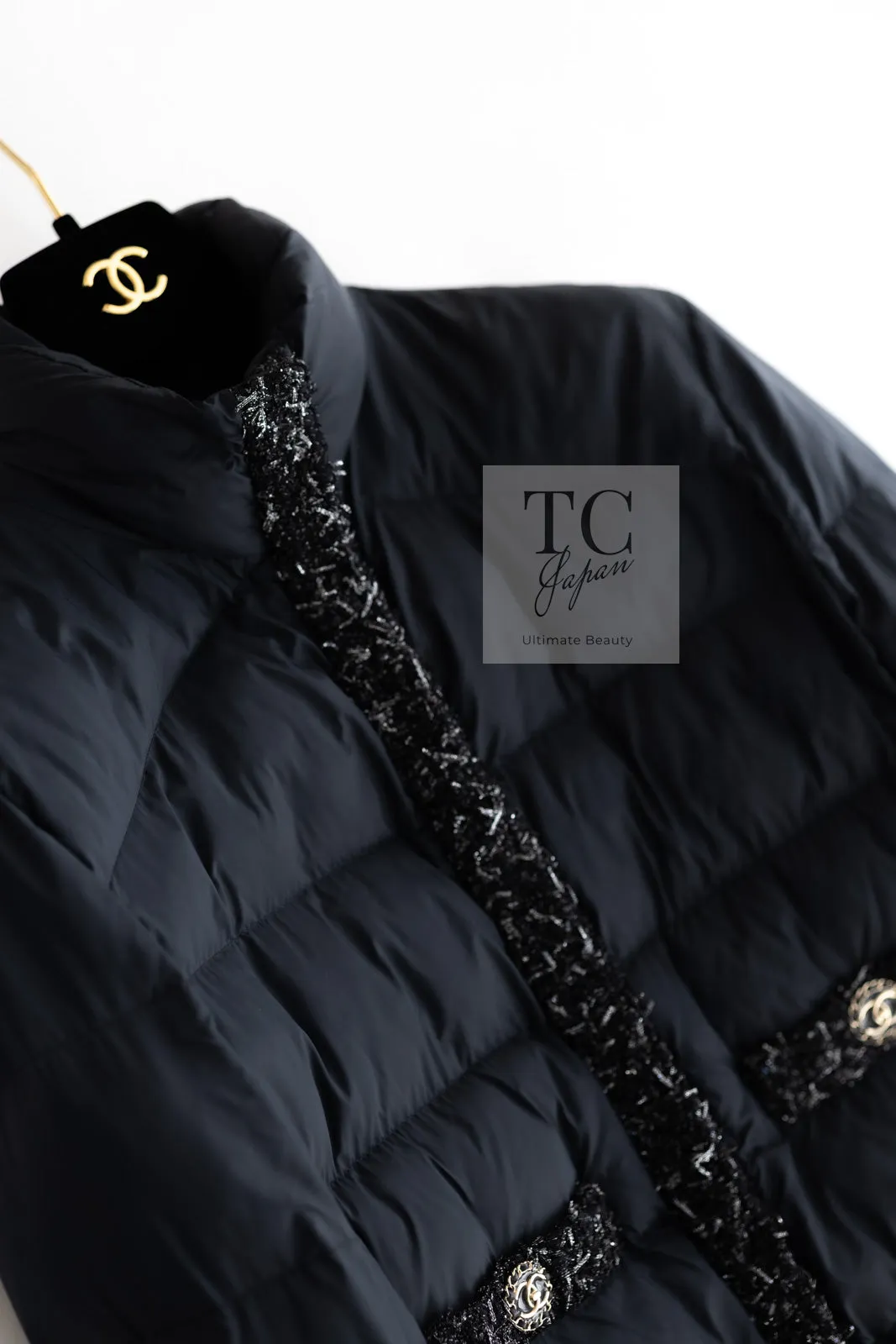 CHANEL 18A Black Metallic Trim Puffer Jacket Coat 34 シャネル ブラック メタリック トリム ココボタン 中綿ダウン ジャケット コート 即発