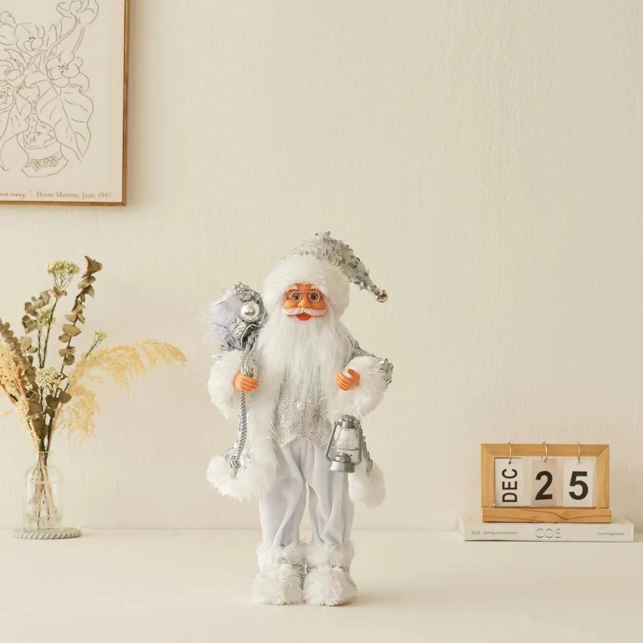 Charming Santa Claus Ornament - Festive Holiday Decor