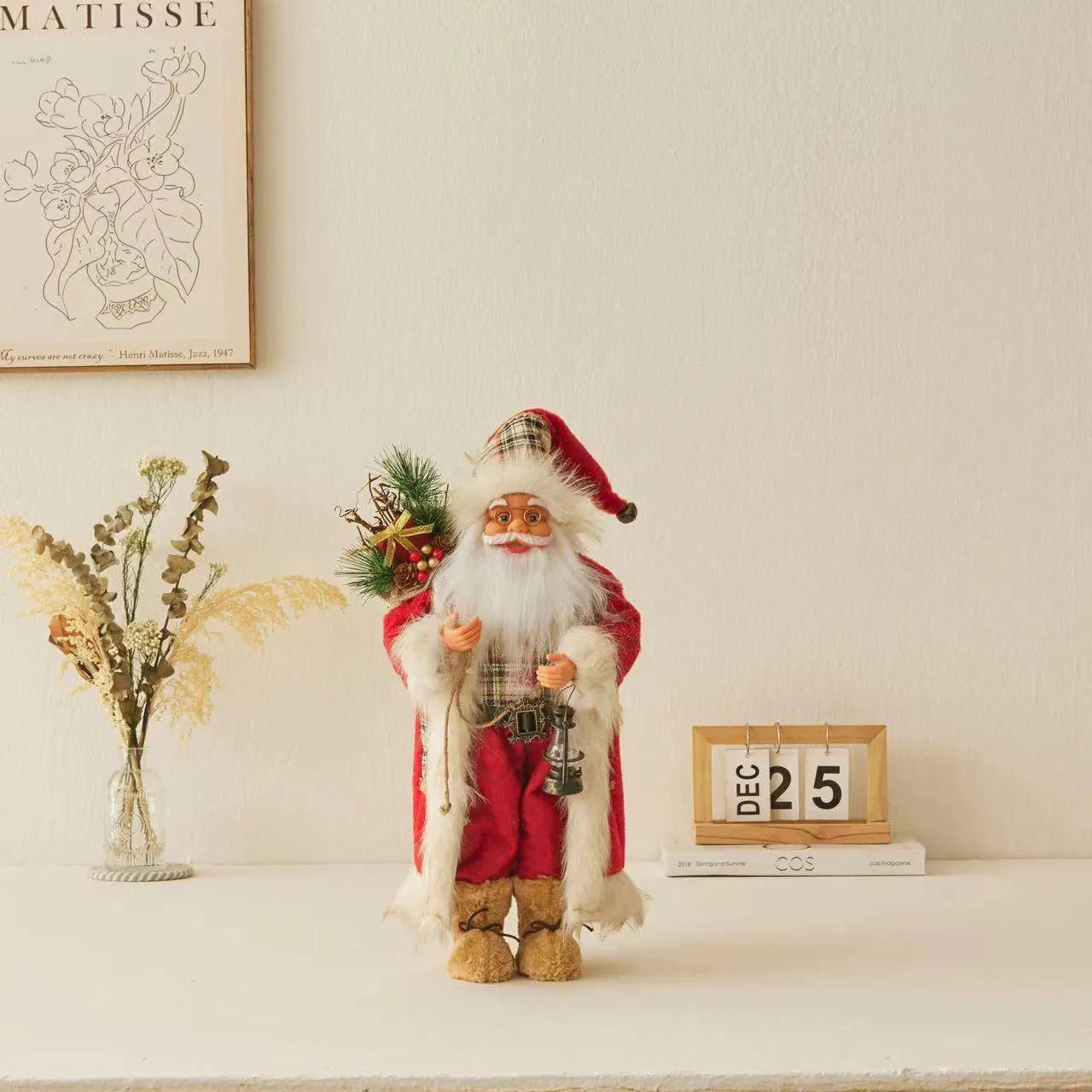 Charming Santa Claus Ornament - Festive Holiday Decor