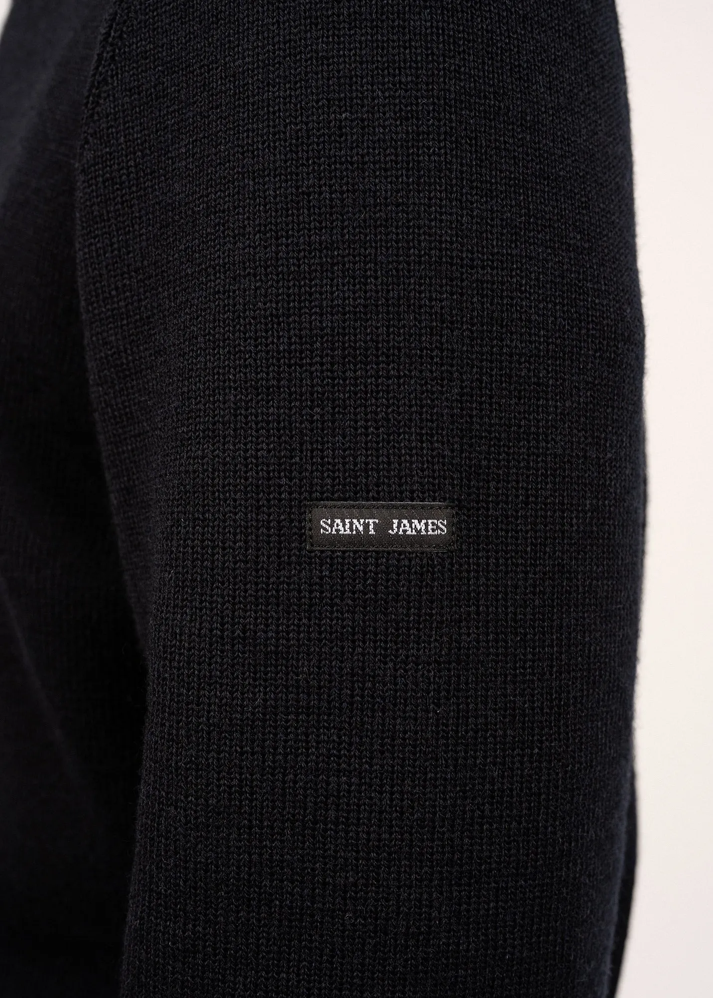 Locronan round neck jumper - in pure new wool (NAVY)