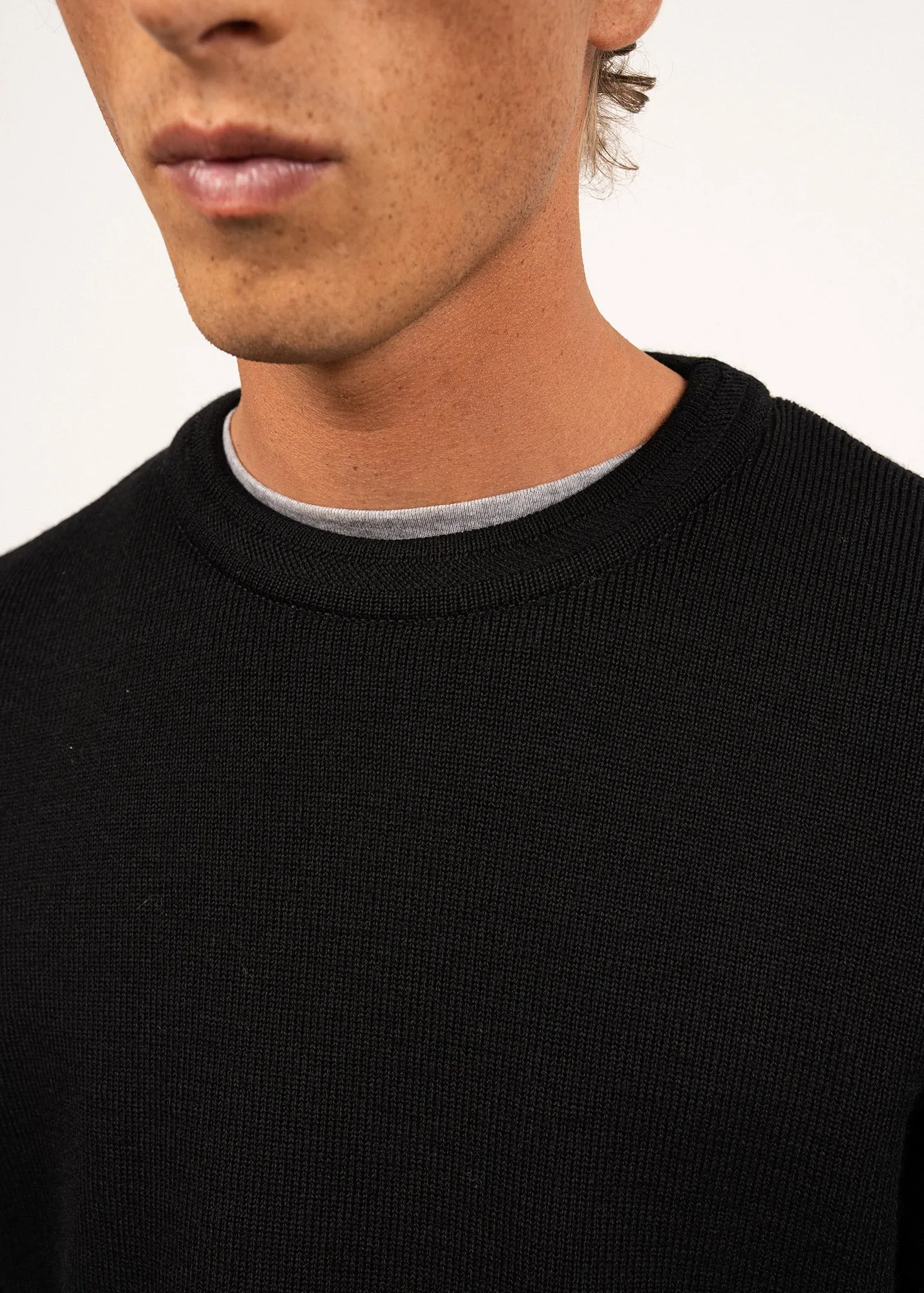 Locronan round neck jumper - in pure new wool (NOIR)