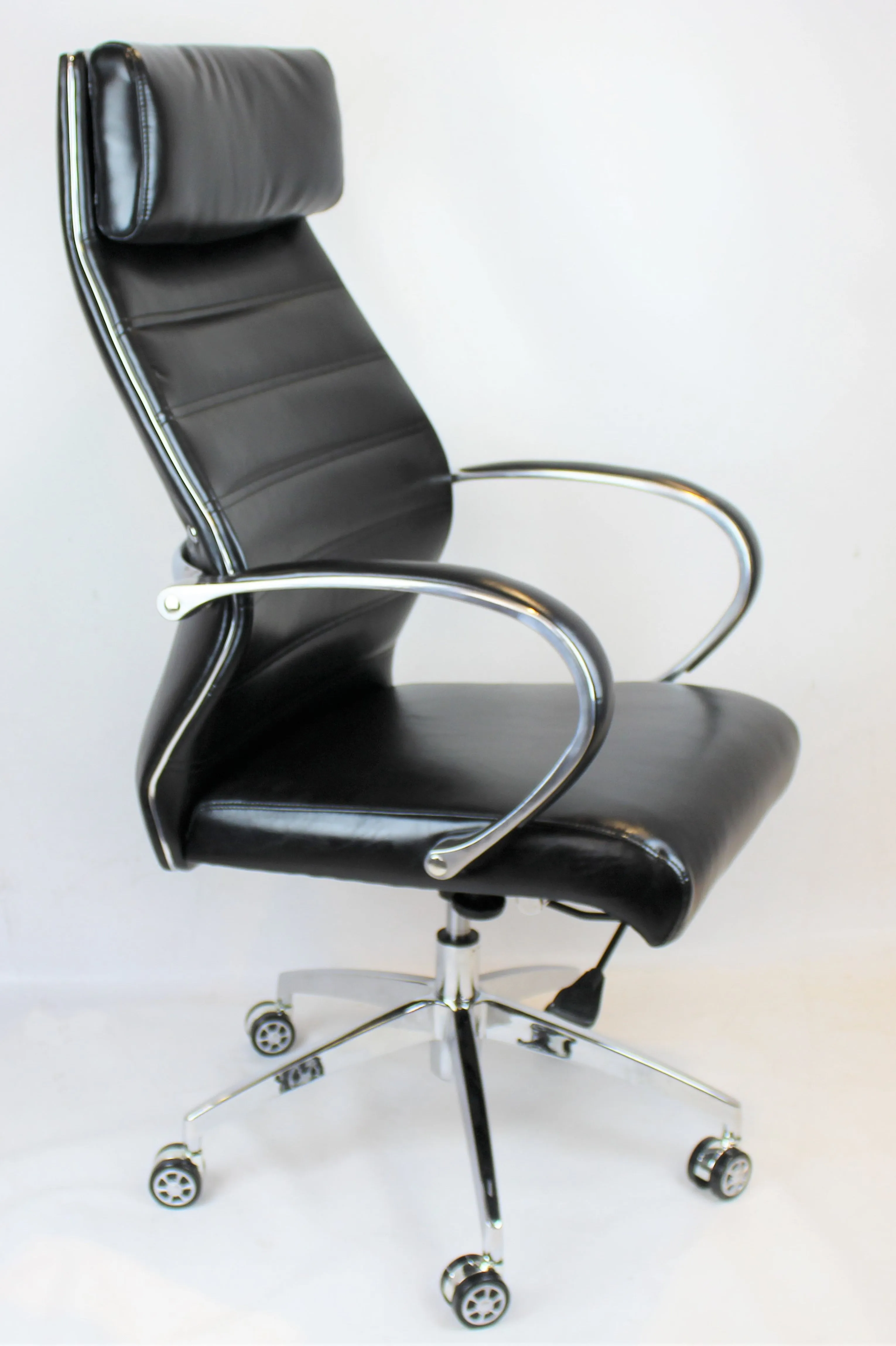 Modern Executive Office Chair in Black - DH-102