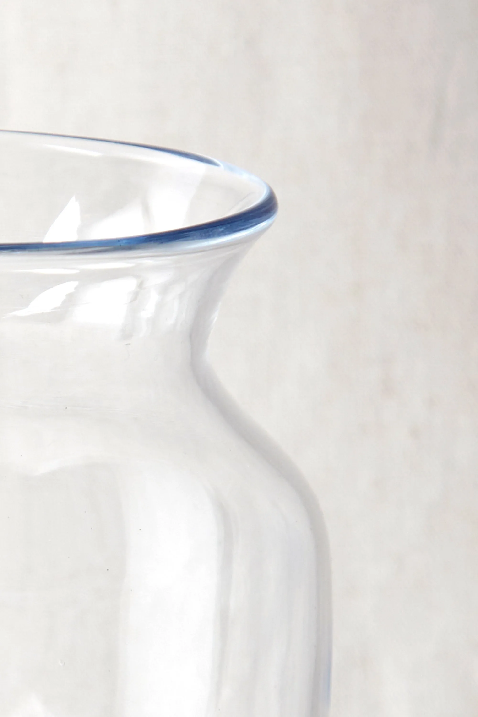 MODERN GLASS VASE