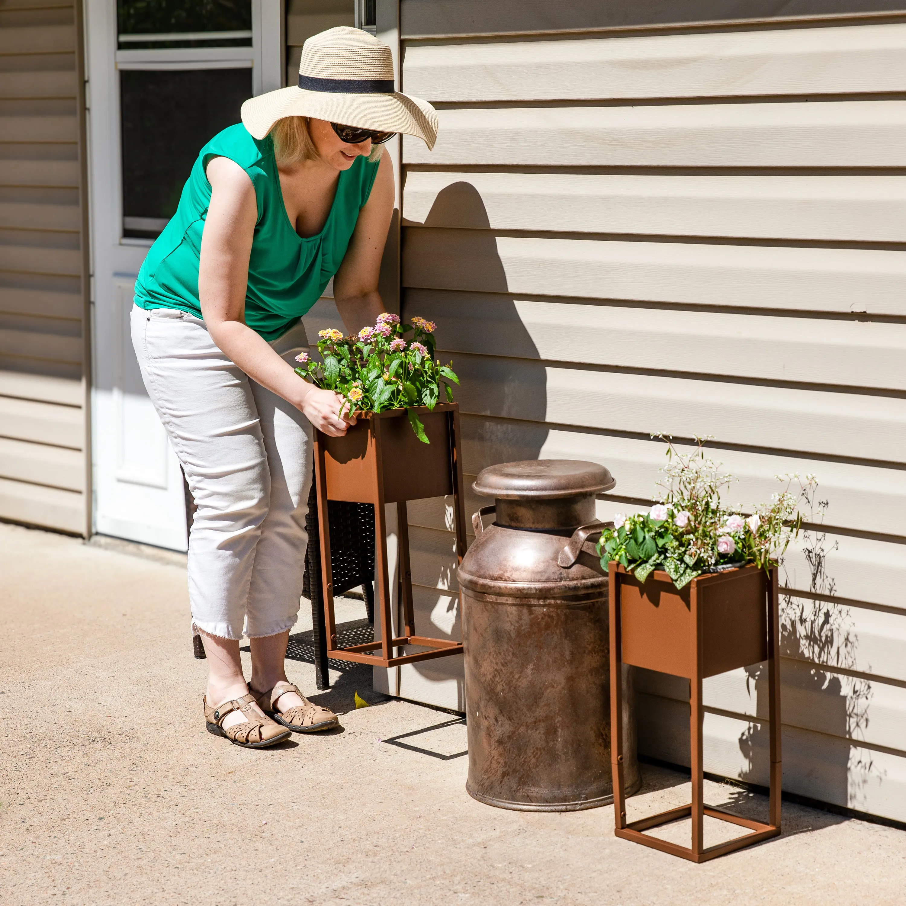 Sunnydaze Modern Simplicity Metal Planter Boxes with Legs - Set of 2