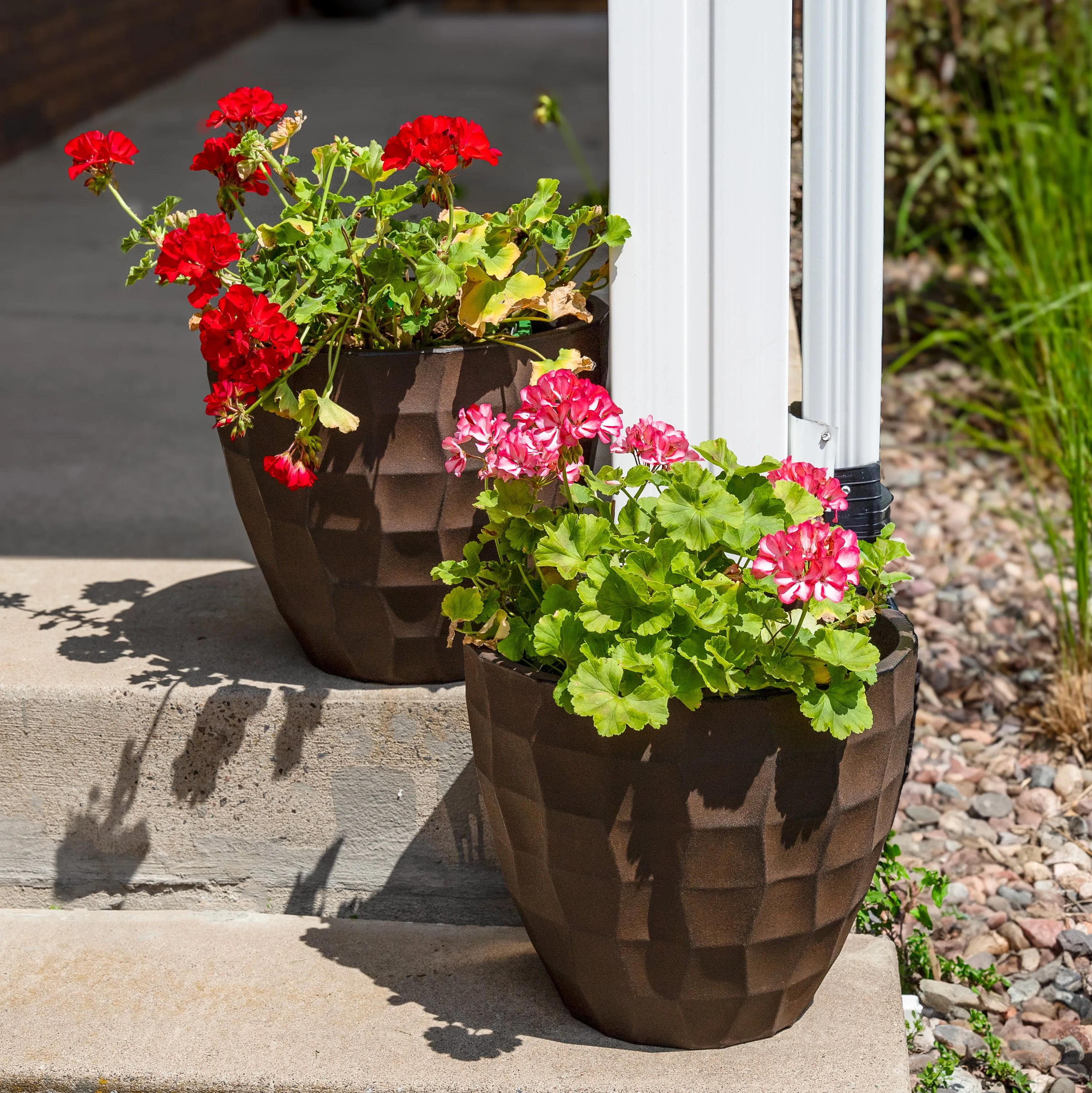 Sunnydaze Pebbled Round Outdoor Planter Pot - Dark Brown - 15.75"