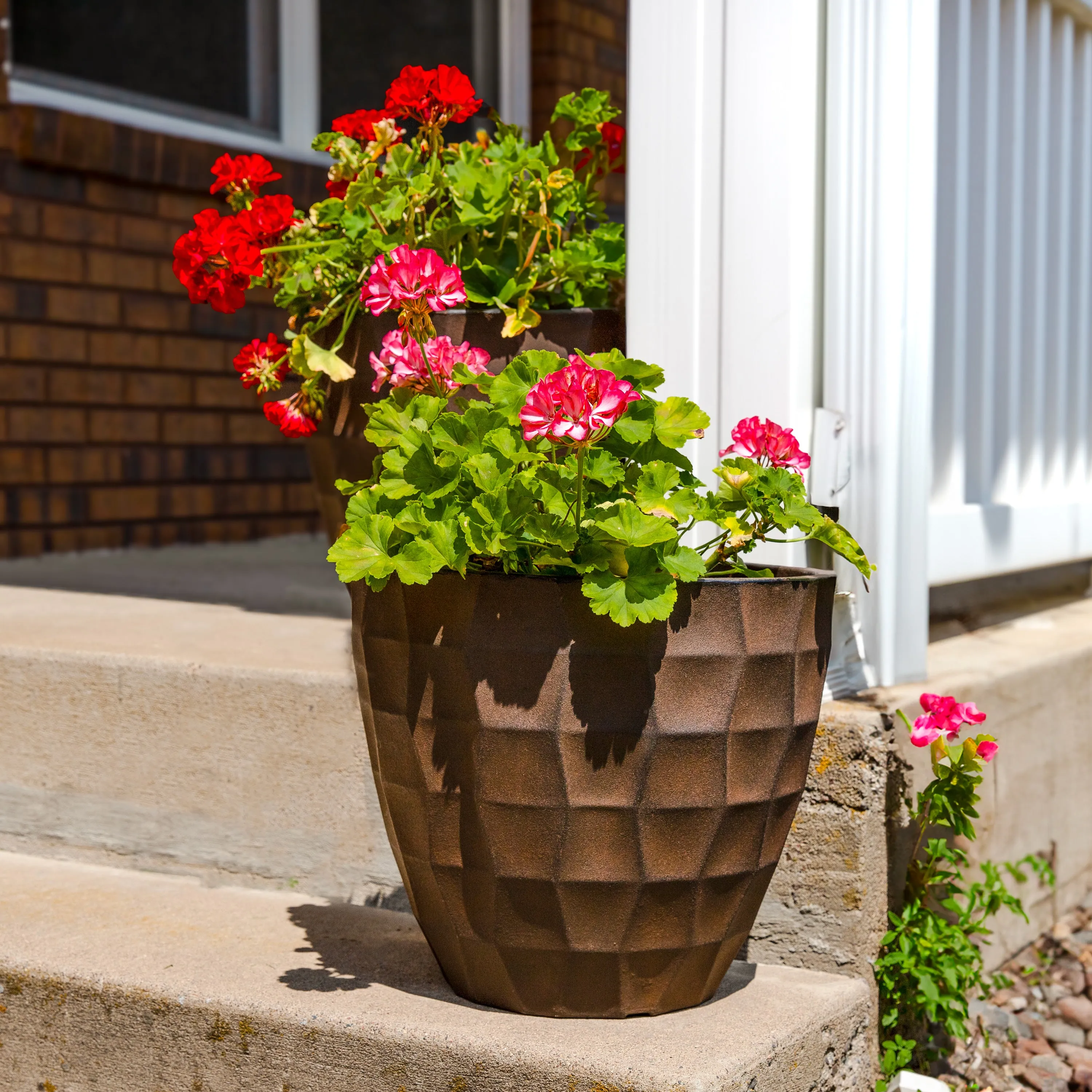 Sunnydaze Pebbled Round Outdoor Planter Pot - Dark Brown - 15.75"